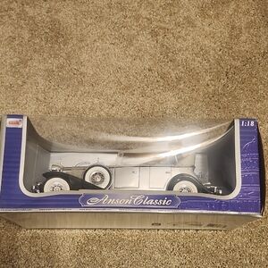 1/18 Scale Anson Classics 1932 Cadillac Sport Phaeton Silver